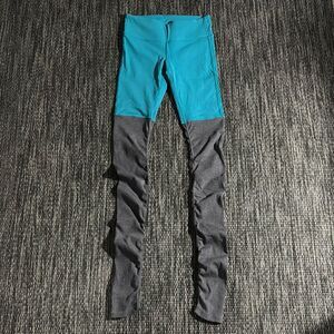 ALO YOGA Goddess Leggings teal grey